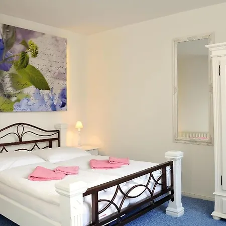 Altstadt Moench Unser Kleinod In Lage Direkt In Der Altstadt Incl Fruehstueck 4* שטראלסונד