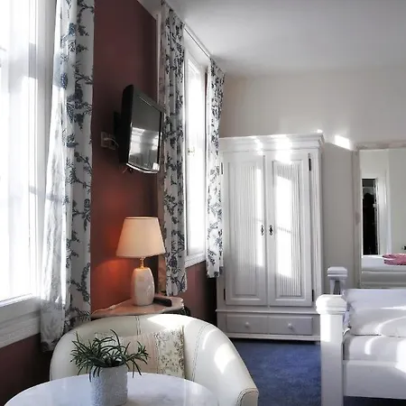 Altstadt Moench In Lage Preis Inclusive 5 Prozent Bettensteuer Und Fruehstueck 3*